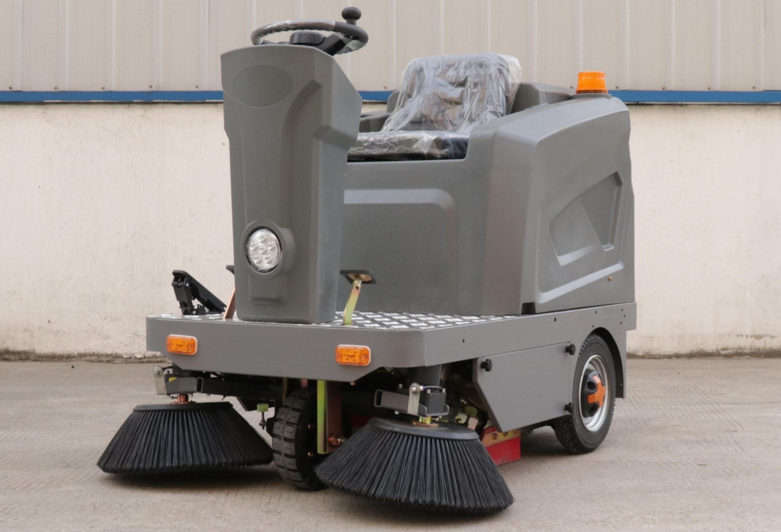 https://www.tanjieclean.com/product-category/ride-on-sweeper/