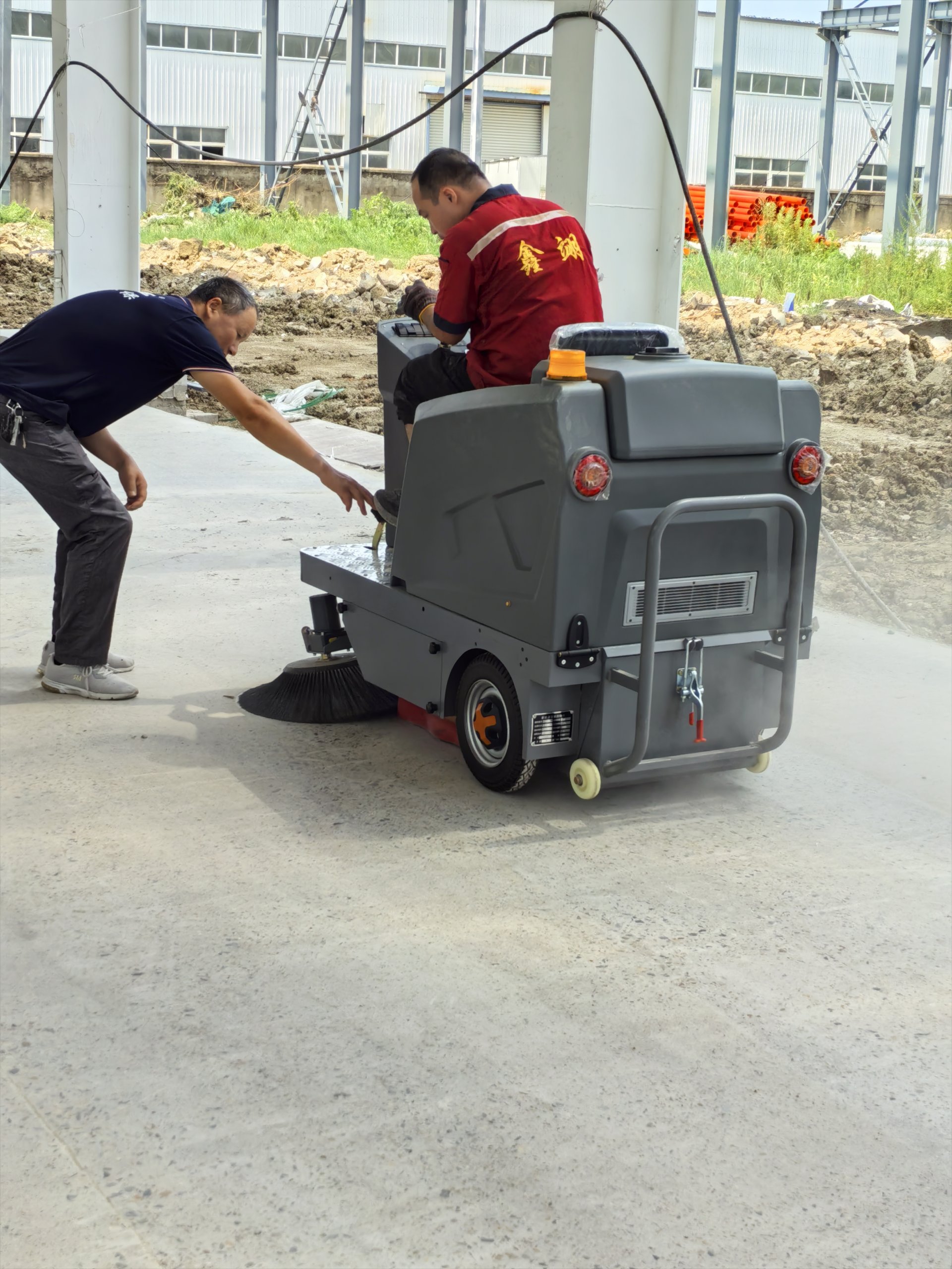https://www.tanjieclean.com/product-category/ride-on-sweeper/